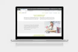 Laptop mit Abbildung der Website