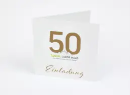 Aufgestellte Einladungs-Klappkarte