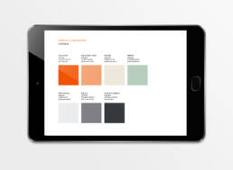 Tablet mit Übersicht der Corporate Design-Farben