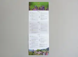 Aufgefalteter Leporello mit drei-monatigem Programm