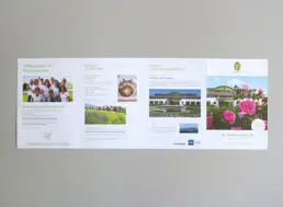 Aufgefalteter Leporello mit Titel und allgemeinen Informationen