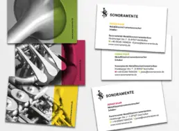 Collage aus drei Visitenkarten mit unterschiedlichen Farben