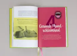 Buch-Doppelseite mit Kapitel-Einstieg