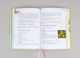 Buch-Doppelseite mit Beschreibungen von Pflanzenölen